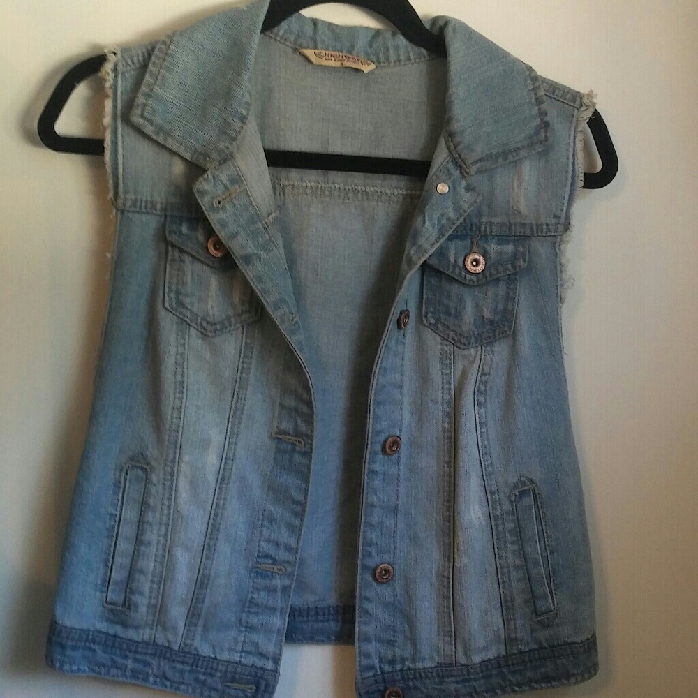 NWOT Plain Denim Vest